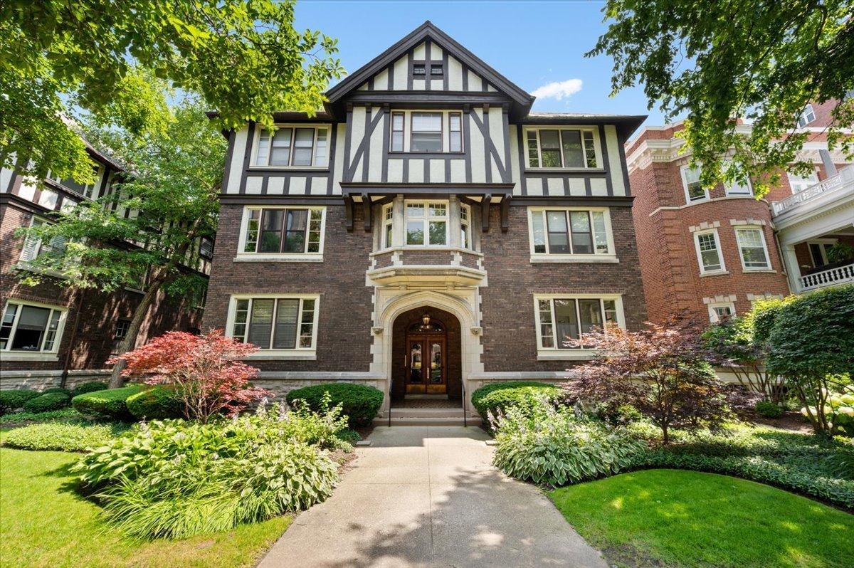 1633 Hinman Ave. #1, Evanston, IL 60201