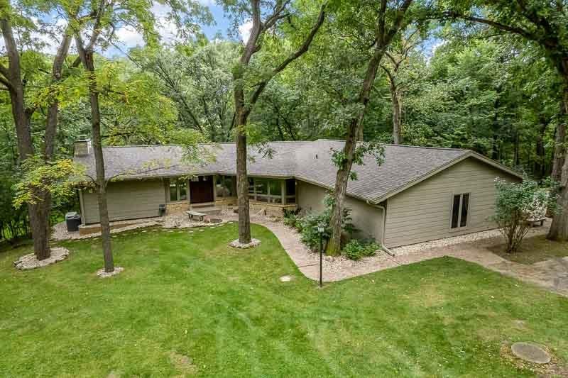 11206 Havens Wood Rd., Roscoe, IL 61073