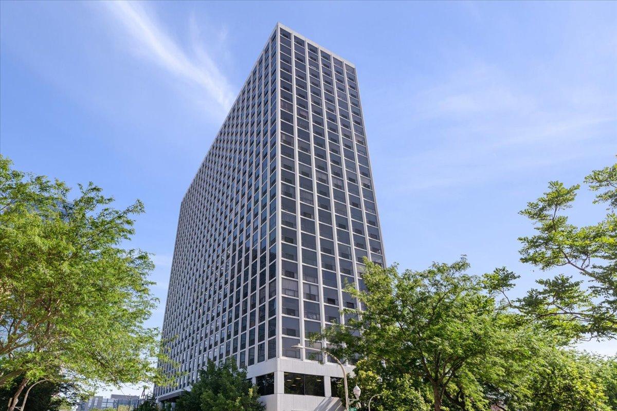 4343 N Clarendon Ave. #2304, Chicago, IL 60613