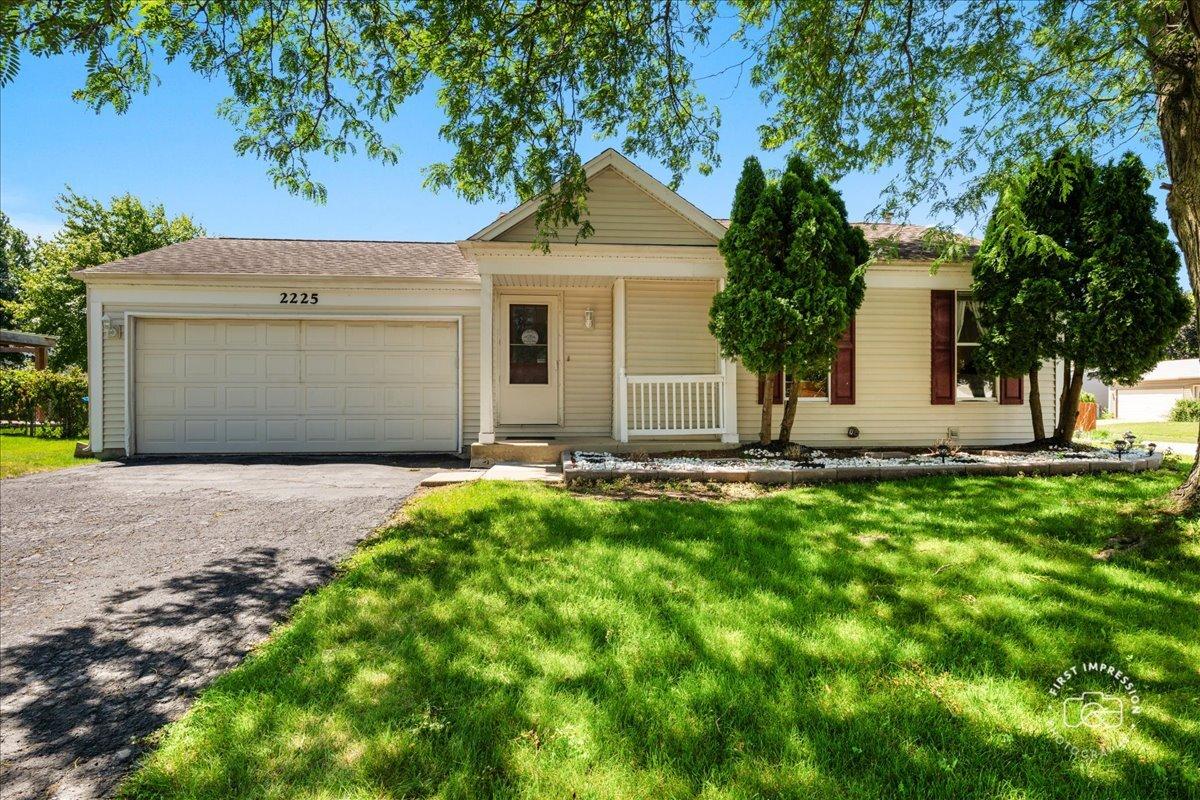 2225 Highfield Ln., Aurora, IL 60504