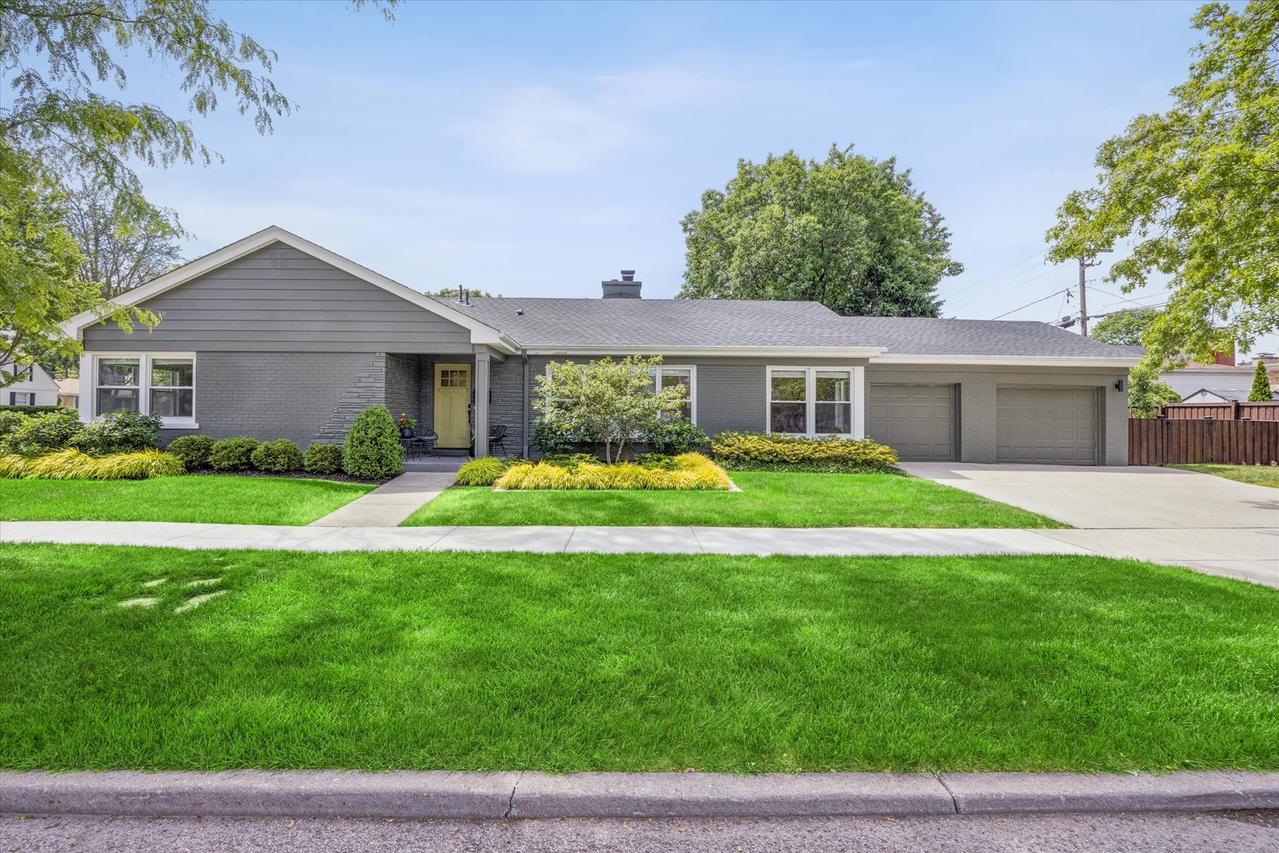 802 S Spring Ave., La Grange, IL 60525
