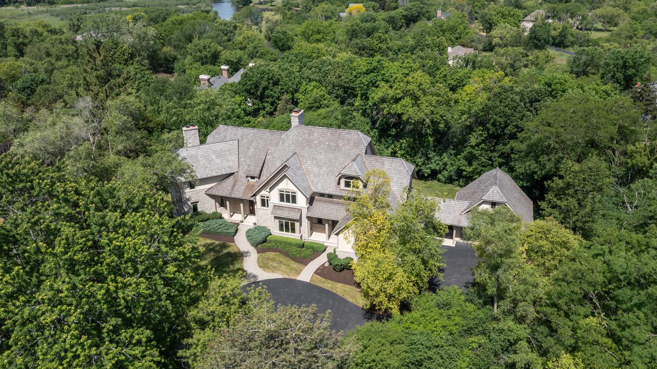 79 S Wynstone Dr., North Barrington, IL 60010
