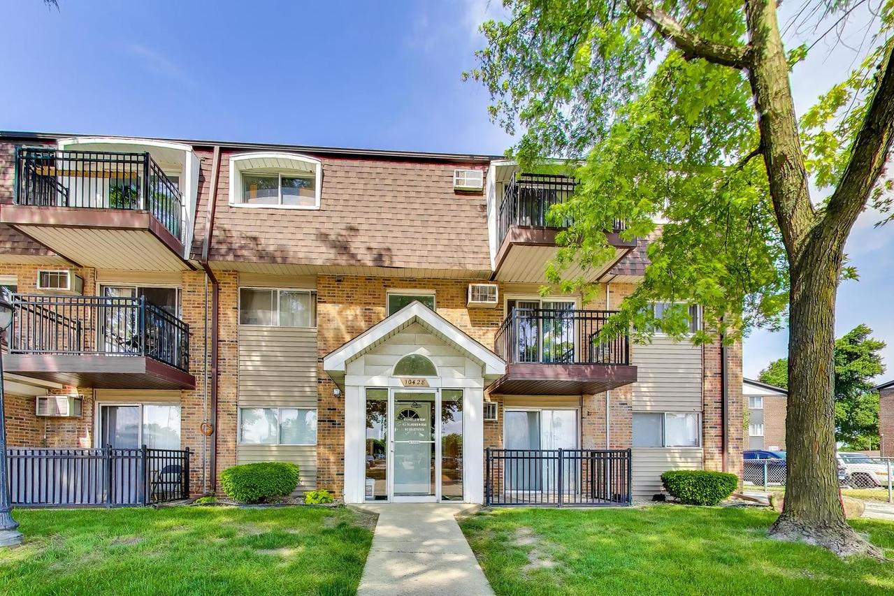 10428 Ridgeland Ave. #6, Chicago Ridge, IL 60415