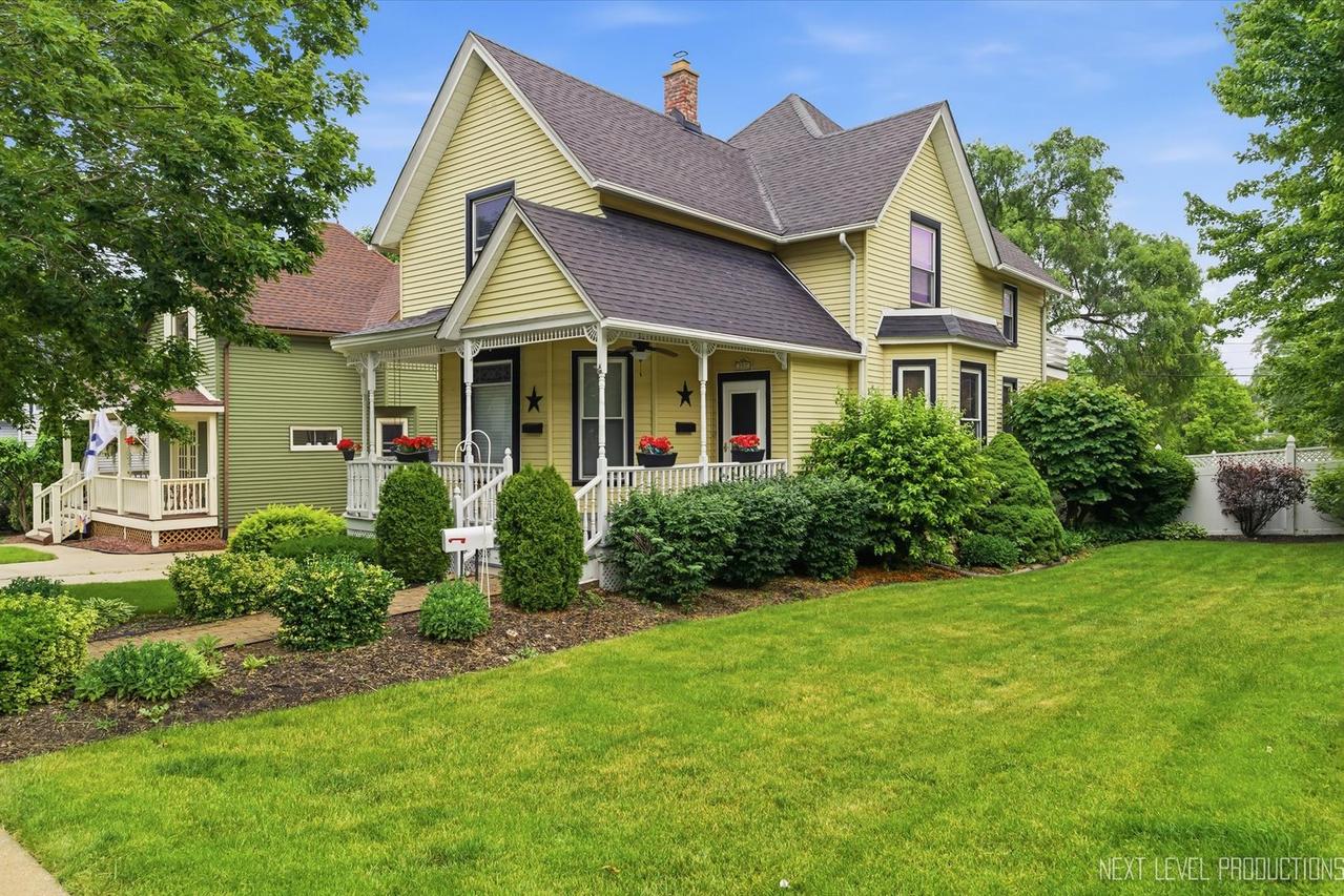 202 N 5th St., St. Charles, IL 60174