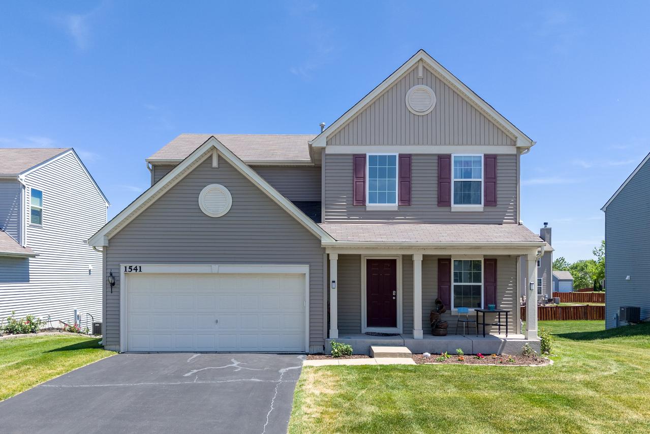 1541 Bristol Dr., Hampshire, IL 60140