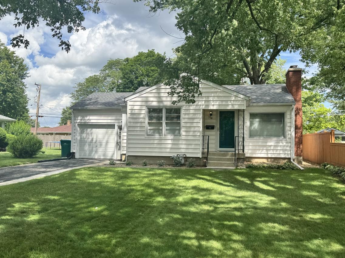 704 Woodlawn Ave., Joliet, IL 60435