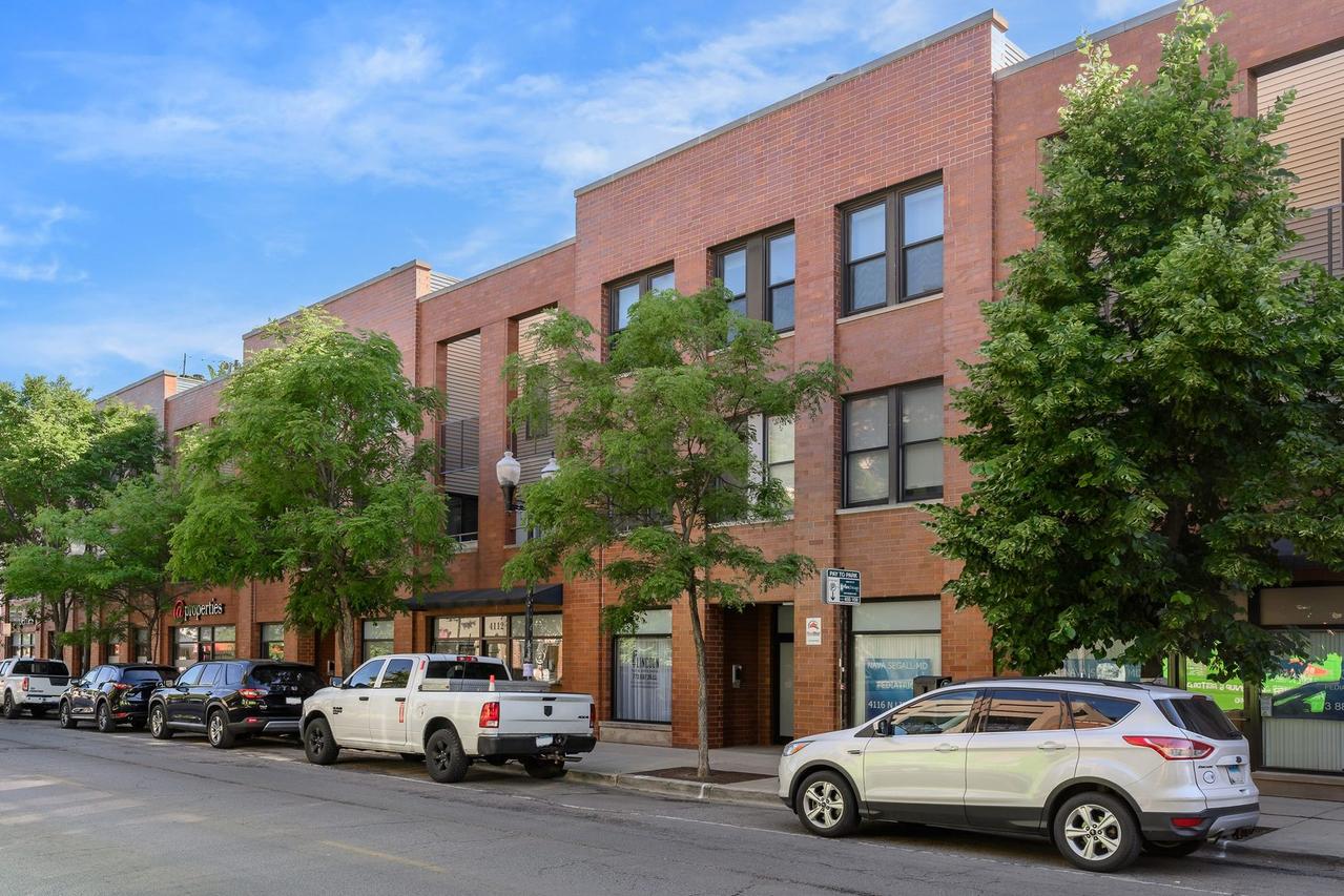 4114 N Lincoln Ave. #211, Chicago, IL 60618