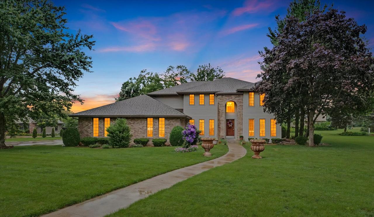 402 Holly Ridge Ct., St. Joseph, IL 61873