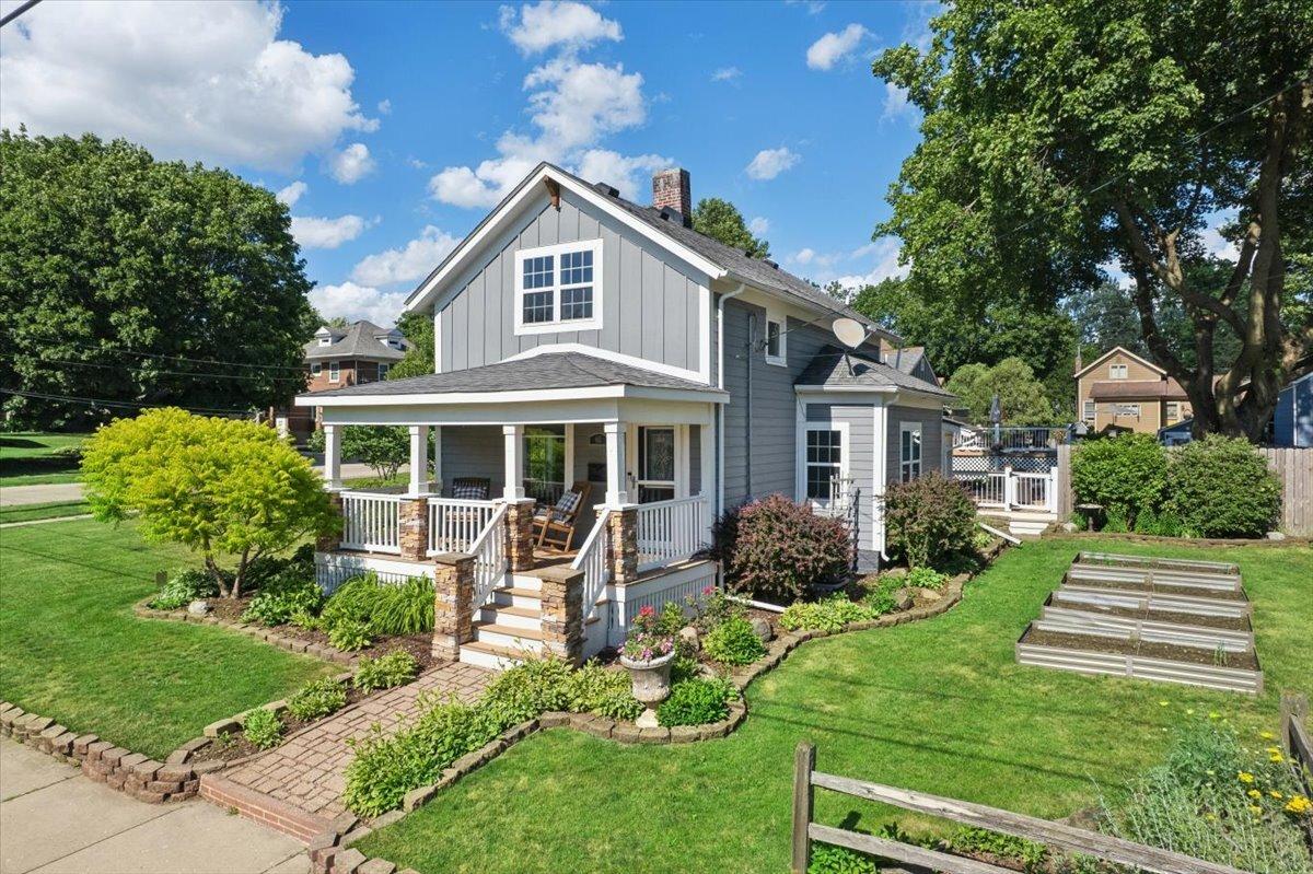 60 N Wisconsin St., Carpentersville, IL 60110
