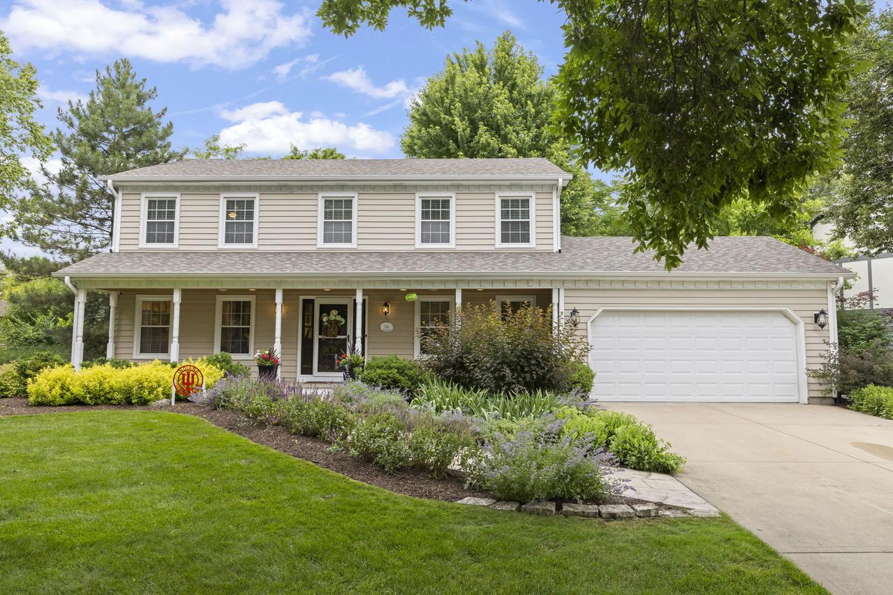 706 Alexandria Dr., Naperville, IL 60565