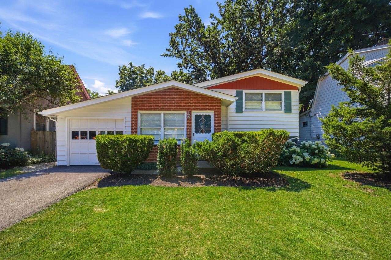 1026 Half Day Rd., Highland Park, IL 60035