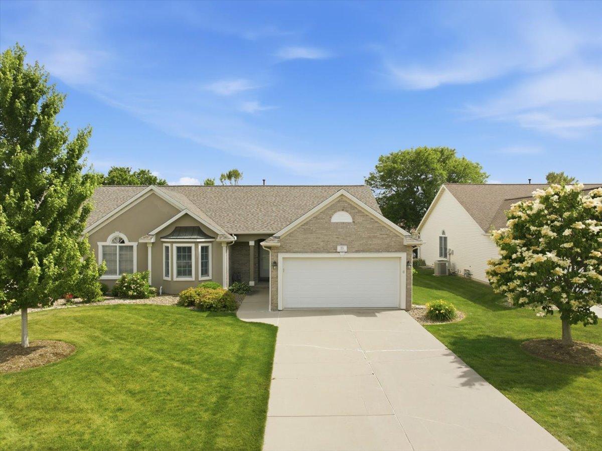 25 Inglewood Ln., Bloomington, IL 61704
