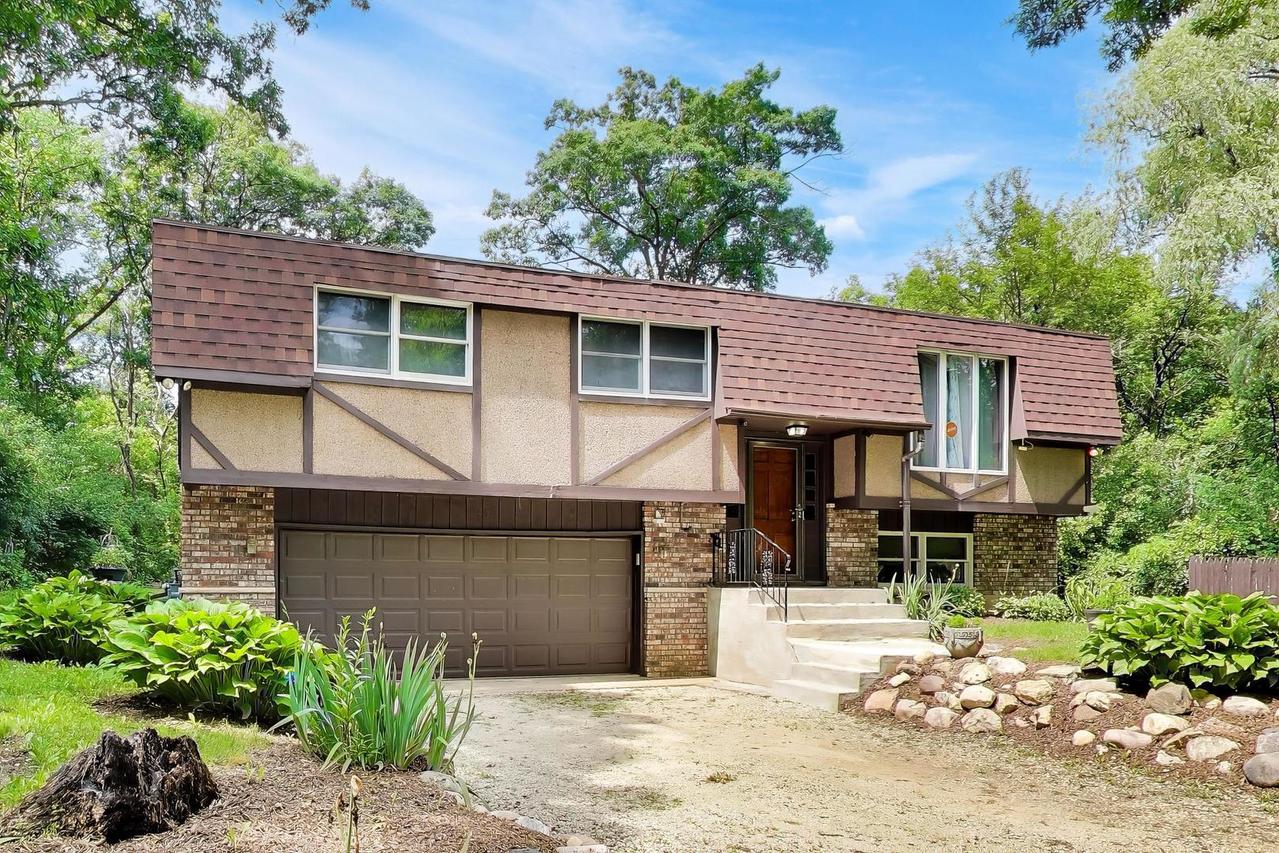8808 Hickory Ln., Wonder Lake, IL 60097