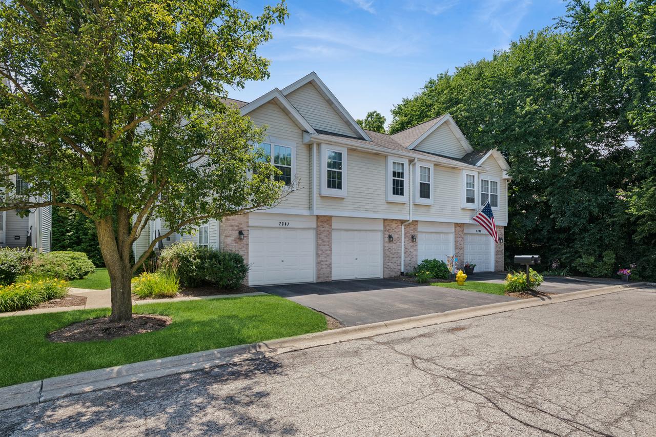 2347 Old George Way, Downers Grove, IL 60515