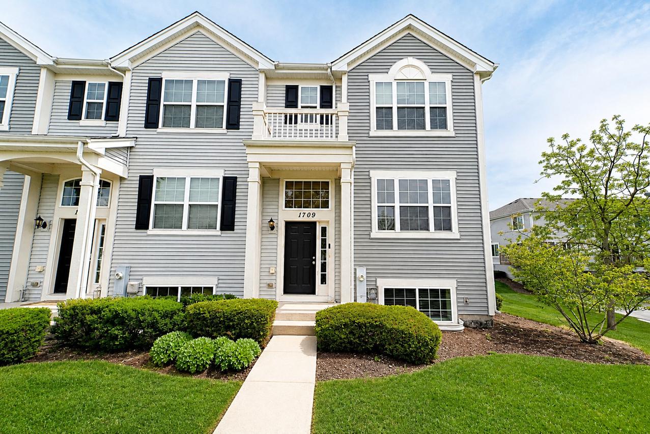 1709 Windward Dr., Pingree Grove, IL 60140