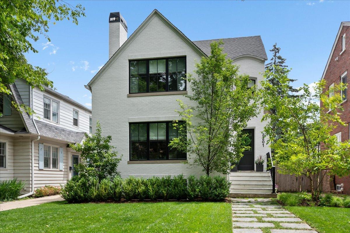 2201 Lincolnwood Dr., Evanston, IL 60201