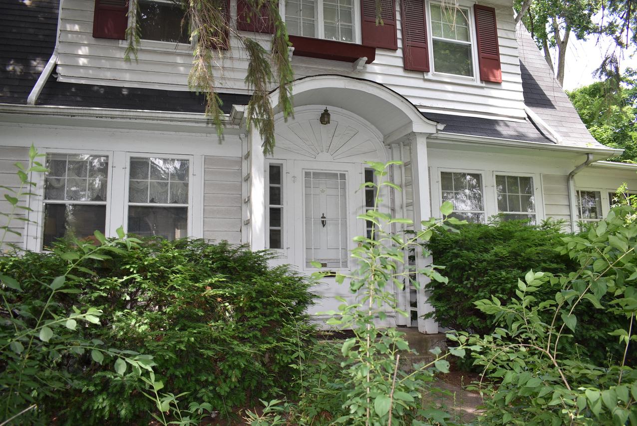306 N Maple Ave., Elmhurst, IL 60126