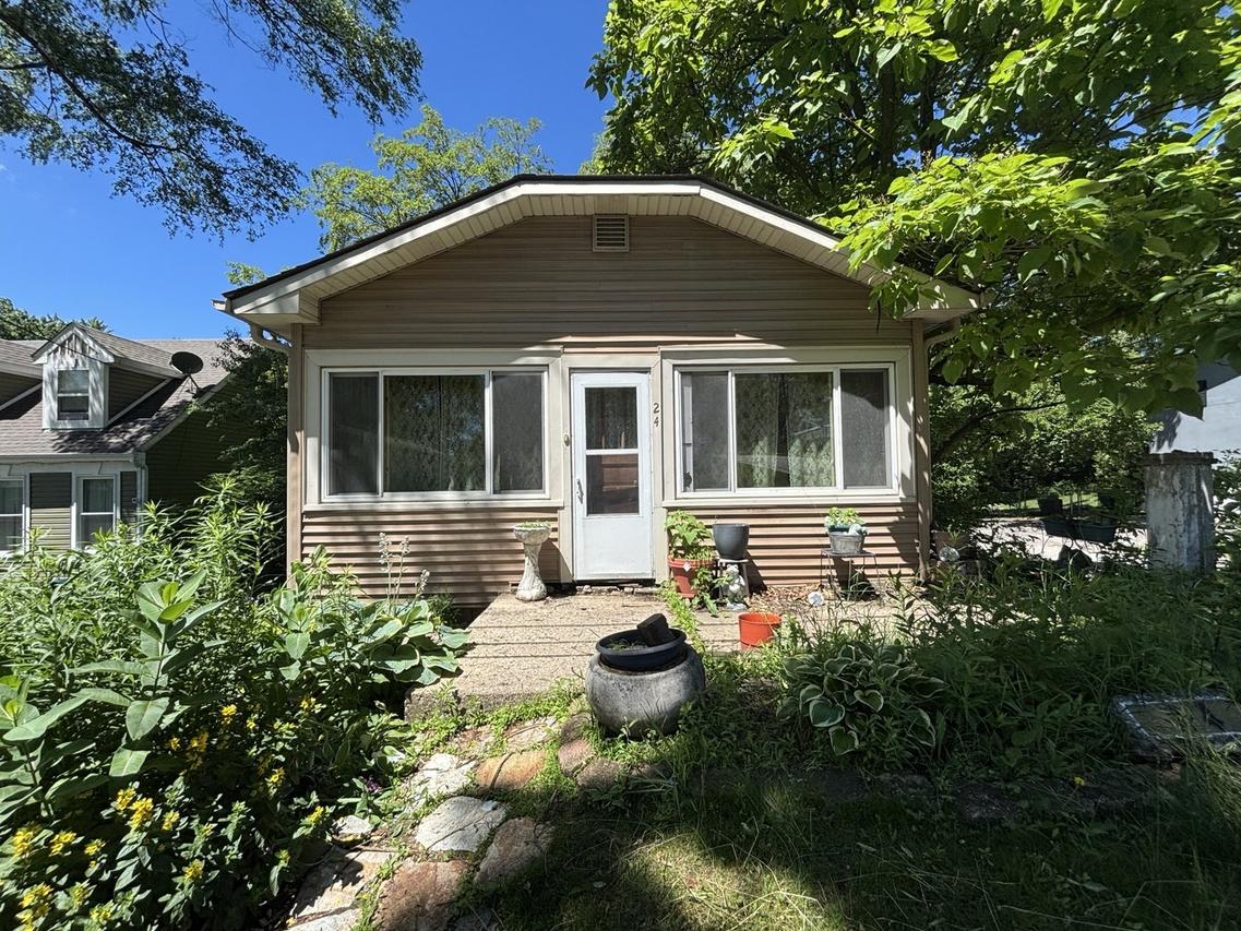 24 S Hickory Ave., Fox Lake, IL 60020