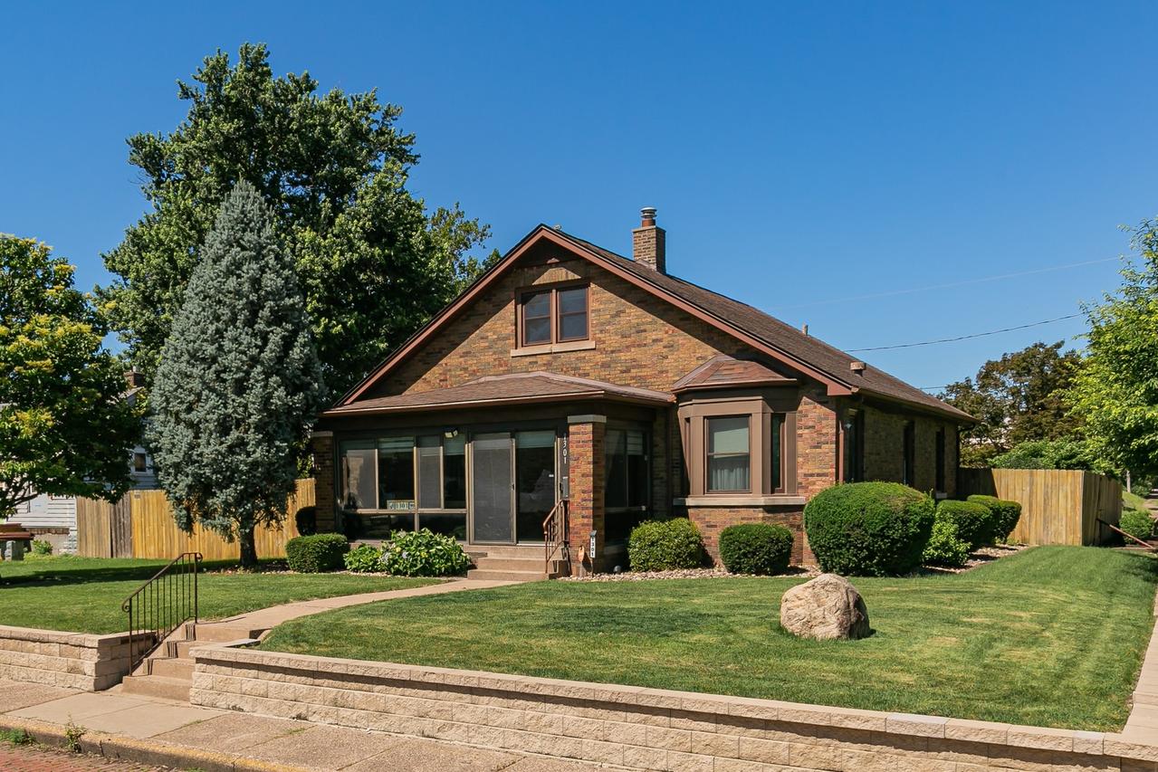 1301 15th Street A St., Moline, IL 61265
