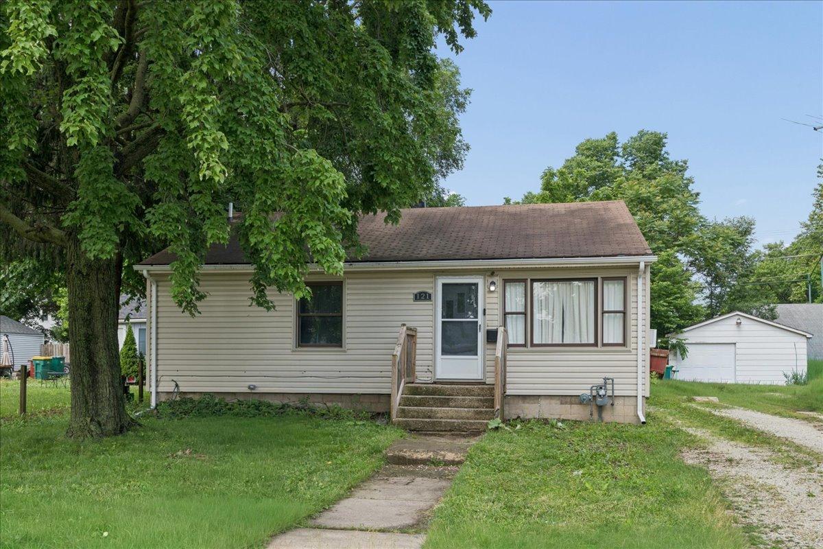 121 Davison St., Joliet, IL 60433