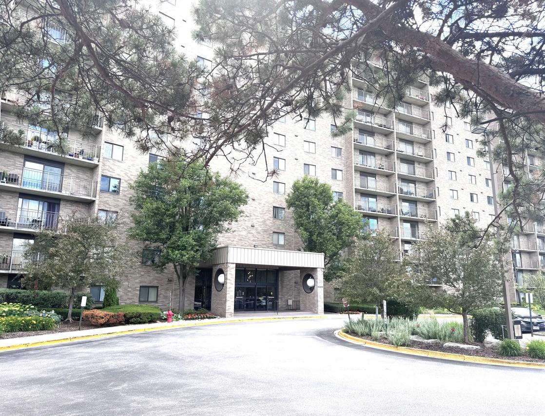 6340 Americana Dr. #614, Willowbrook, IL 60527