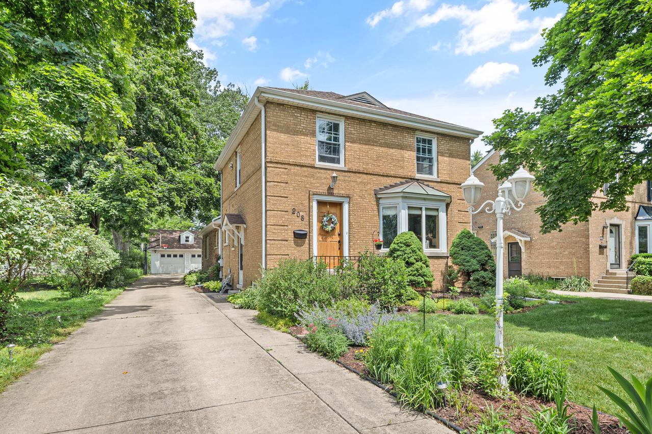 208 Parkview Rd., Riverside, IL 60546
