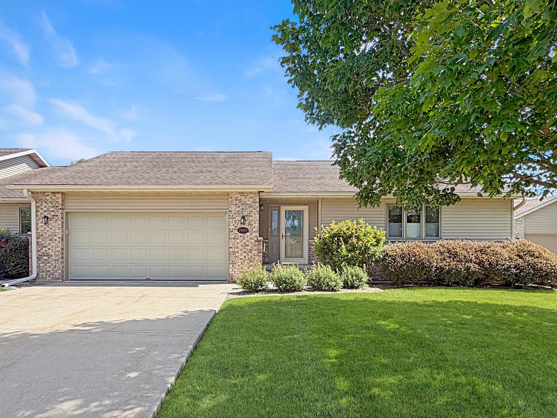 1909 Comanche Ct. #11, Freeport, IL 61032