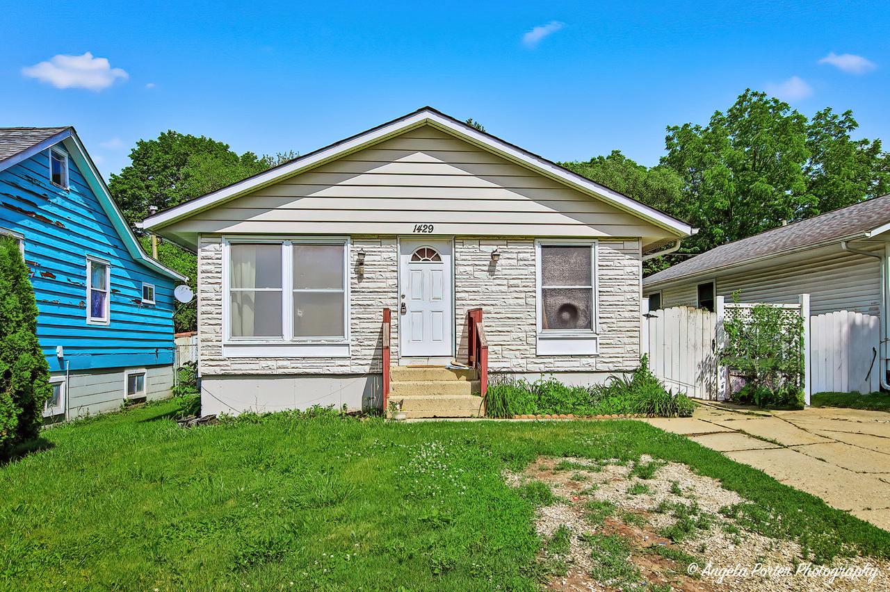 1429 N Pleasant Dr., Round Lake Beach, IL 60073