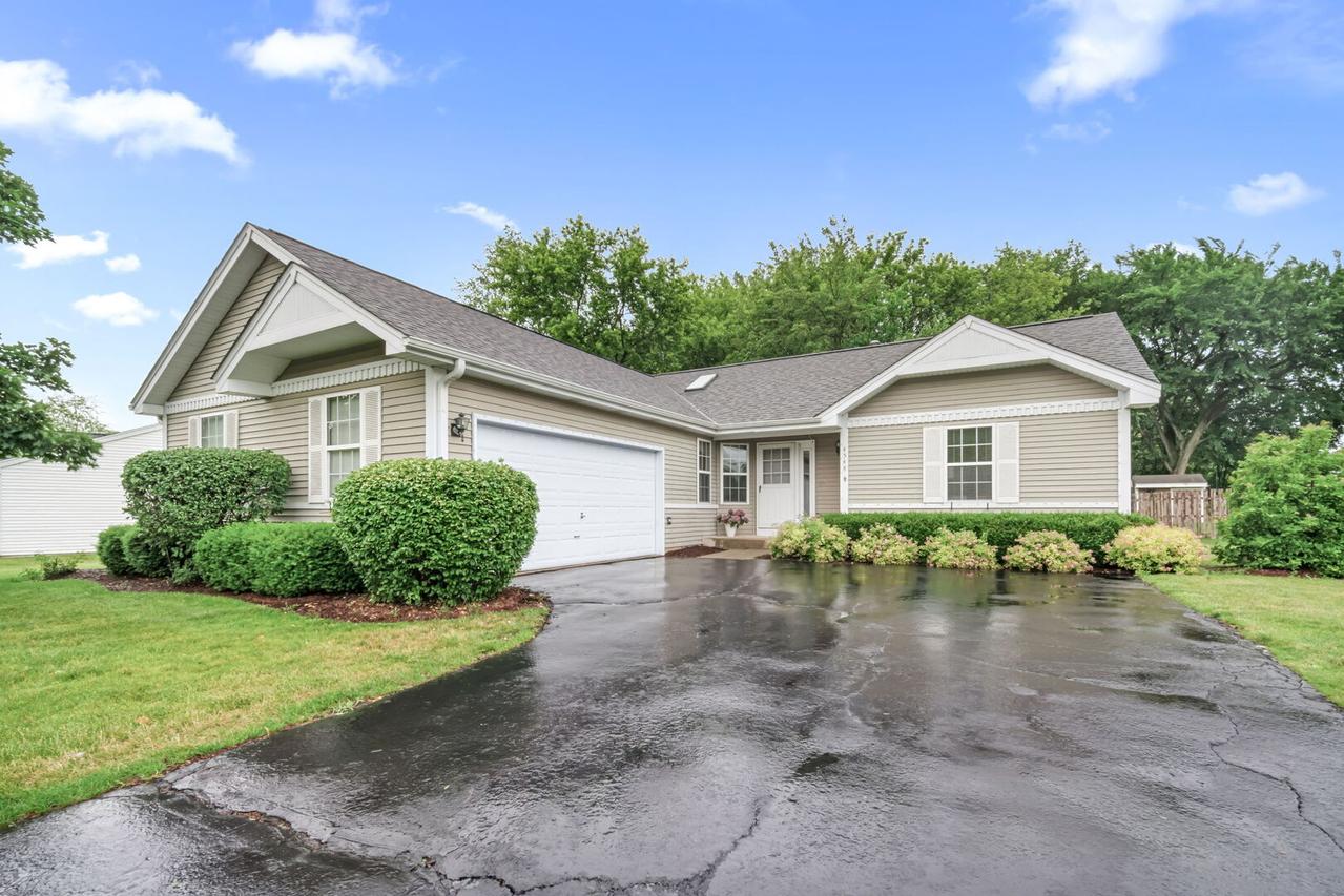 4548 Vista Dr., Island Lake, IL 60042