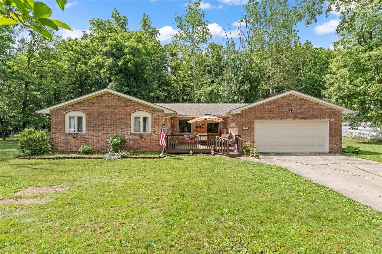 1617 Lake Shore Dr., Mahomet, IL 61853