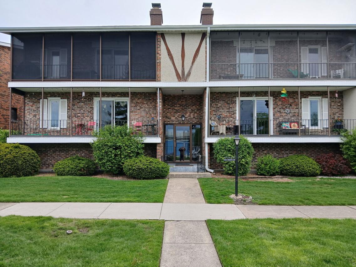 11323 S Roberts Rd. #C, Palos Hills, IL 60465