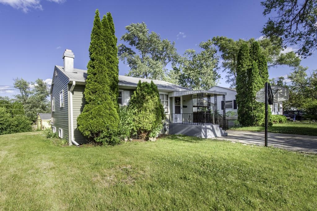 2809 N Elmwood Ave., Waukegan, IL 60087
