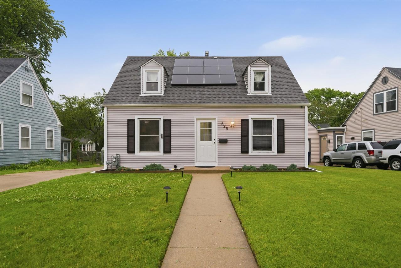 525 Sunset Dr., Elgin, IL 60123
