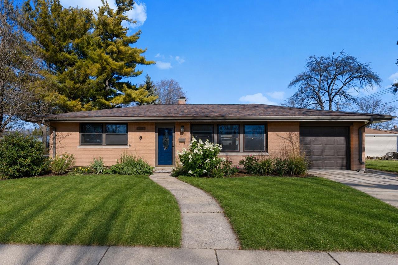 3749 Kemman Ave., Brookfield, IL 60513