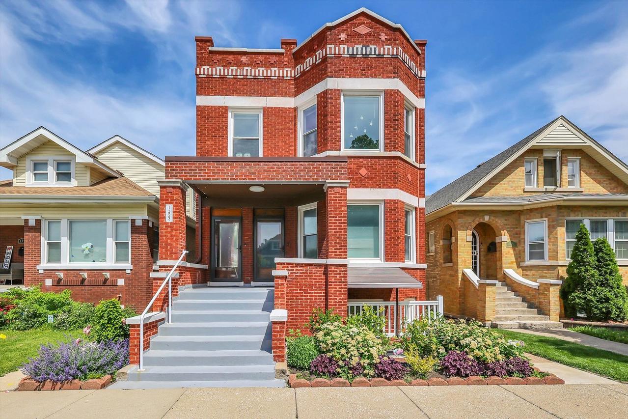 1323 Gunderson Ave., Berwyn, IL 60402