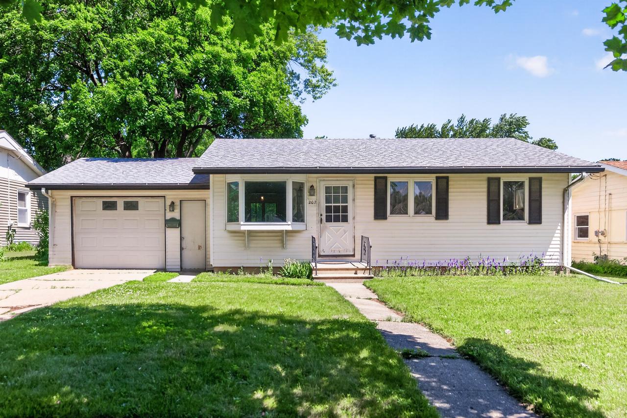 207 River Dr., Dekalb, IL 60115