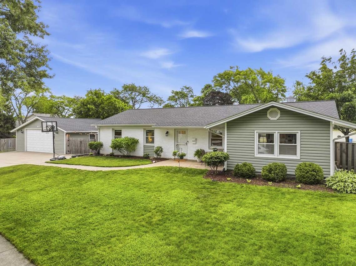 927 E Sayles Dr., Palatine, IL 60074