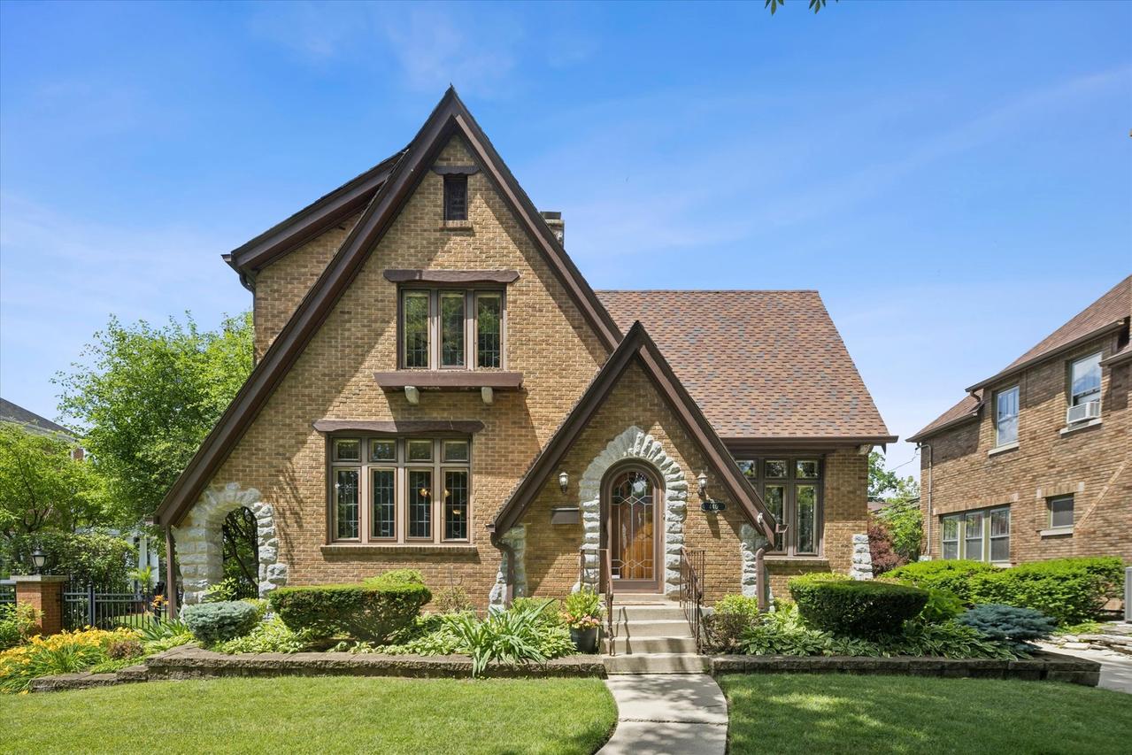 440 S Prospect Ave., Elmhurst, IL 60126