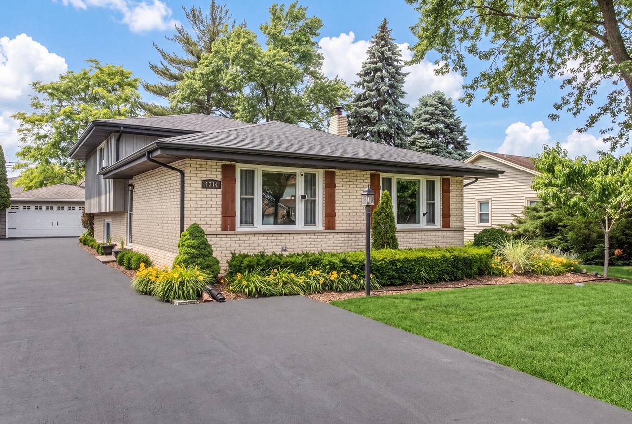 1214 S Pine Ave., Arlington Heights, IL 60005