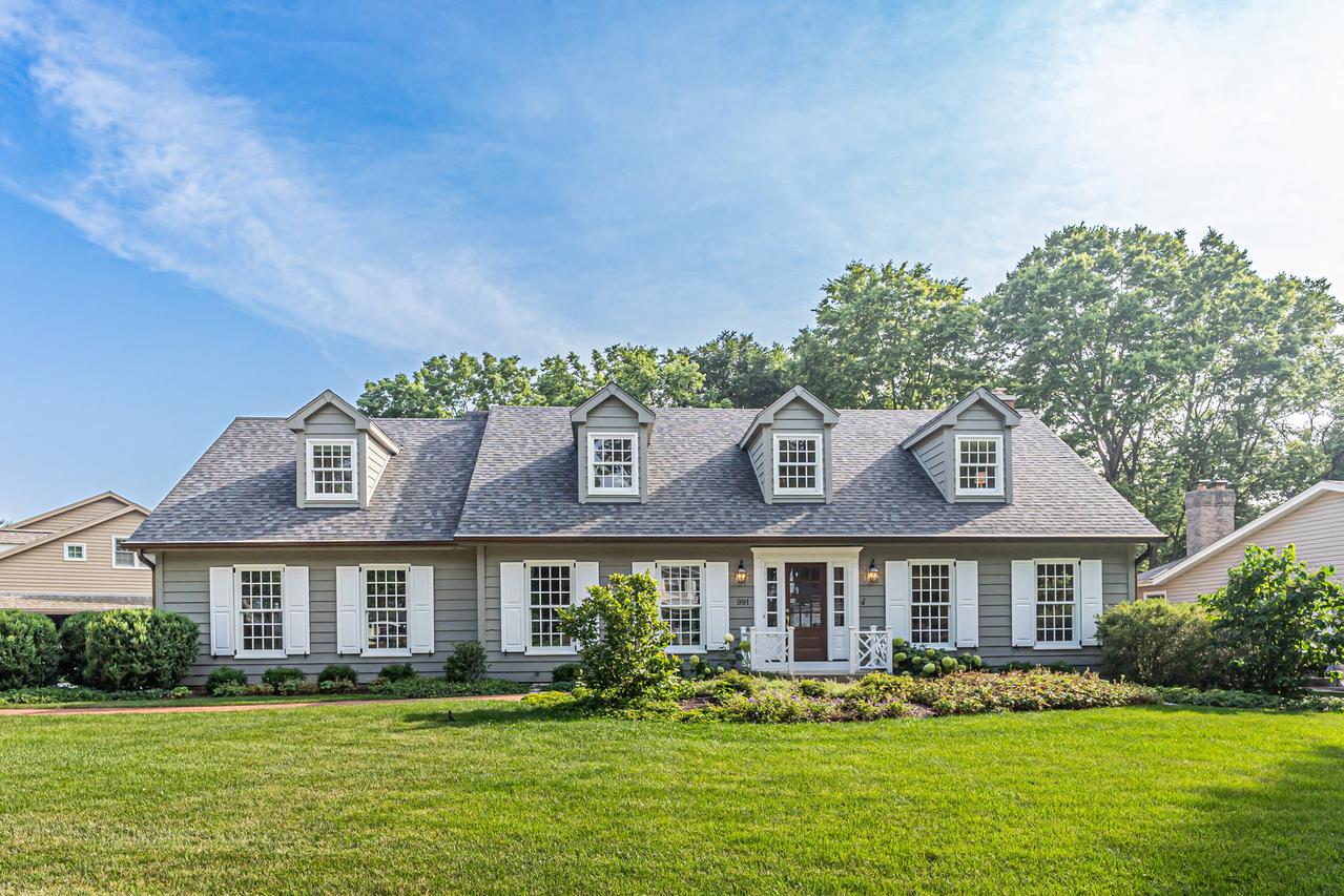 991 Huntleigh Dr., Naperville, IL 60540