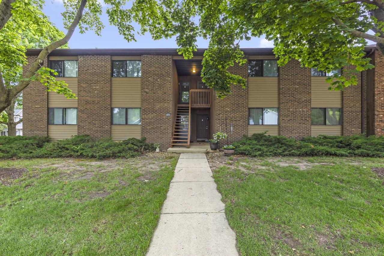 401 Concord Ave. #G, South Elgin, IL 60177