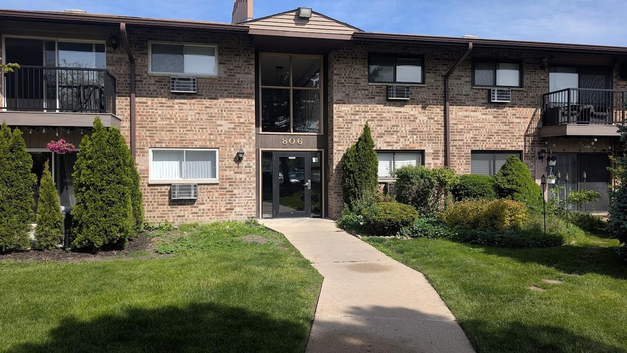 806 E Old Willow Rd. #214, Prospect Heights, IL 60070