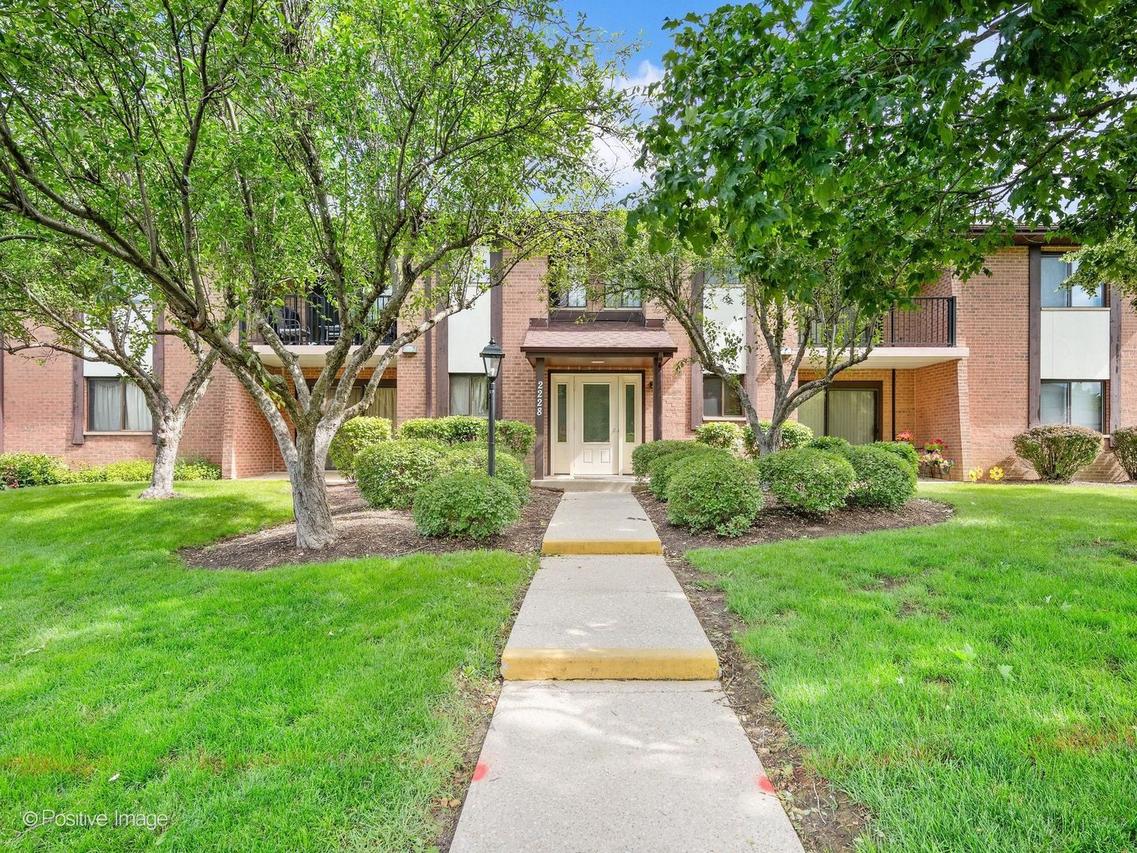 2228 Wharf Dr. #1406, Woodridge, IL 60517