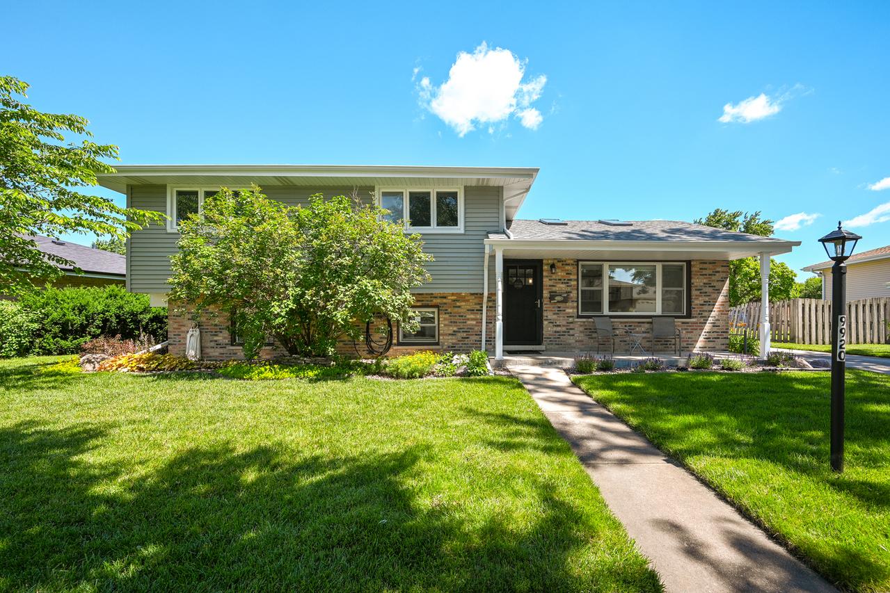 9920 La Reina Real St., Orland Park, IL 60462