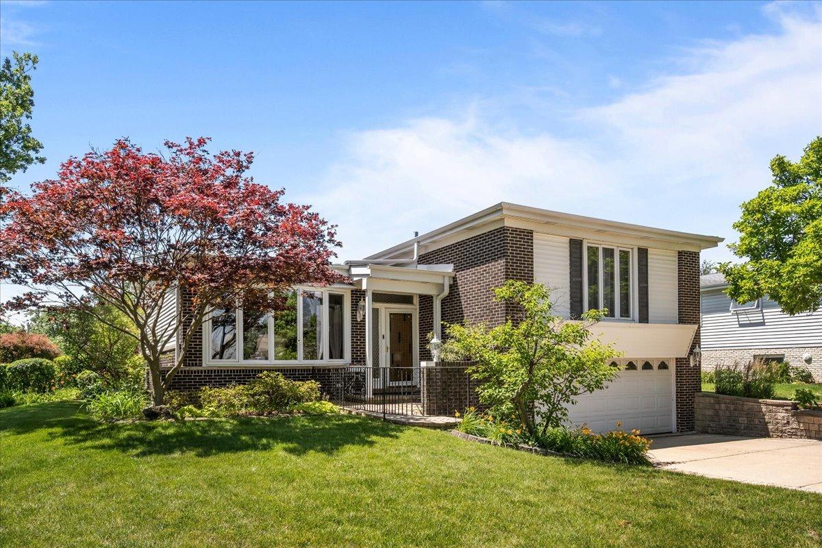 7615 Arcadia St., Morton Grove, IL 60053