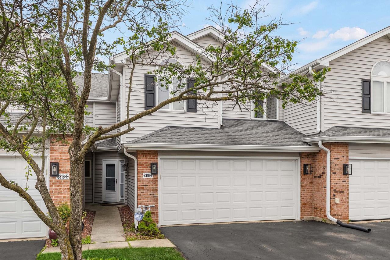 8316 Highpoint Cir. #F, Darien, IL 60561