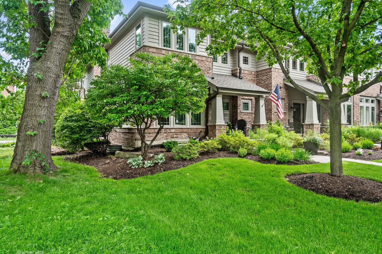 207 N Larch Ave., Elmhurst, IL 60126