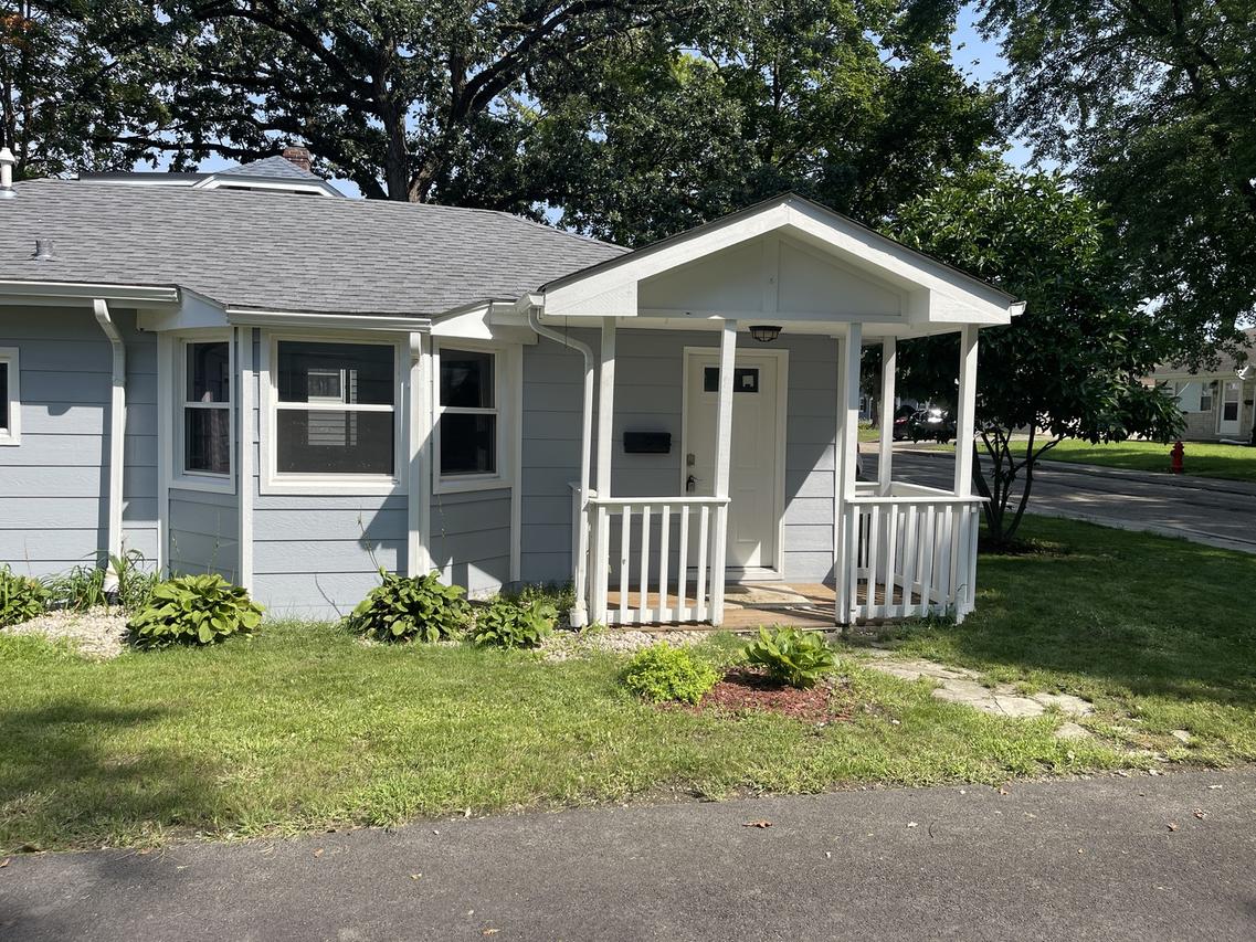 418 Midway Dr., Mundelein, IL 60060