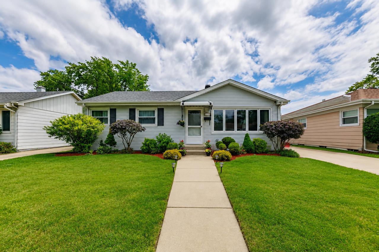 8737 S 51st Ave., Oak Lawn, IL 60453