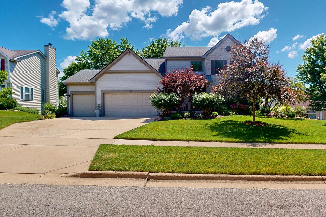 845 Red Barn Ln., Elgin, IL 60124
